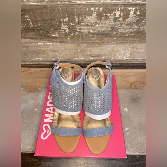 NEW Madeline Modern Blue Wedge Sandal - Picture 3 of 11